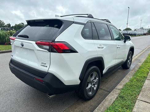 Used 2022 Toyota RAV4 XLE w/ Convenience Package AWD/4WD image 3