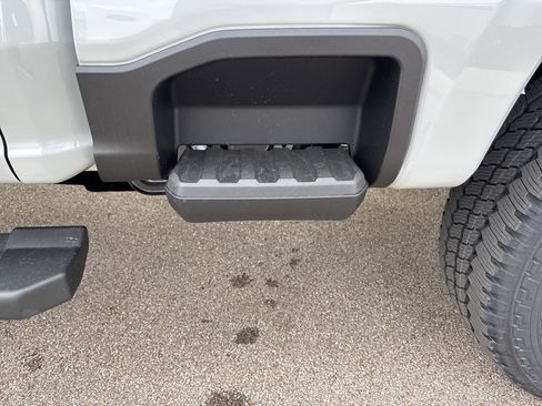 New 2026 Ford F250 Lariat w/ Black Appearance Package image 5