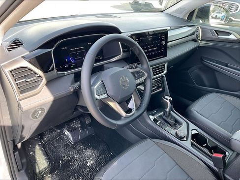 New 2026 Volkswagen Taos SE image 9
