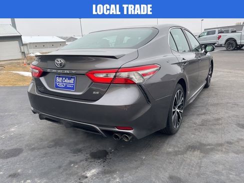 Used 2018 Toyota Camry SE w/ Moonroof Package image 4