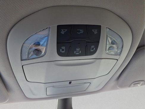 Used 2023 Chrysler Pacifica Touring-L FWD image 15