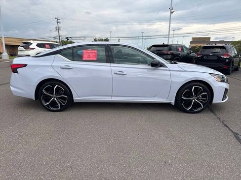 Certified 2025 Nissan Altima 2.5 SR FWD image 4