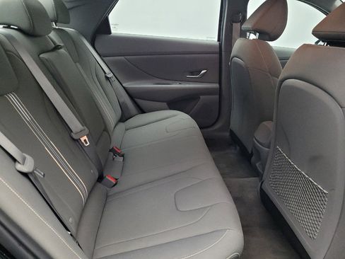 Used 2025 Hyundai Elantra SEL image 19