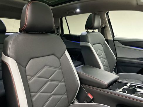 Used 2024 Volkswagen Atlas Peak Edition SE AWD/4WD image 18