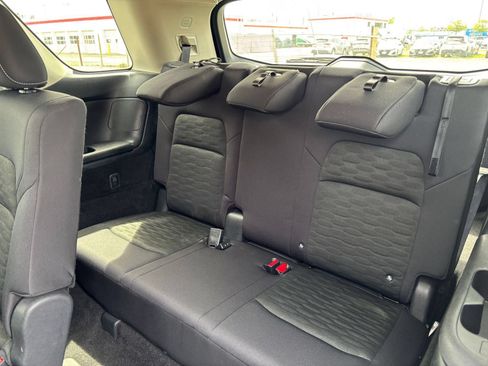 Used 2025 Nissan Pathfinder SV FWD image 27