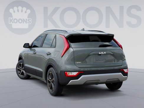 Used 2025 Kia Niro EX w/ EX Cold Weather Package image 5