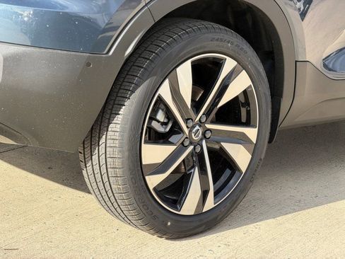 New 2026 Volvo XC40 B5 Ultra w/ Protection Package Premier AWD/4WD image 9