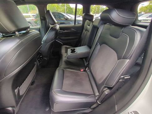 Used 2022 Jeep Grand Cherokee Altitude AWD/4WD image 31