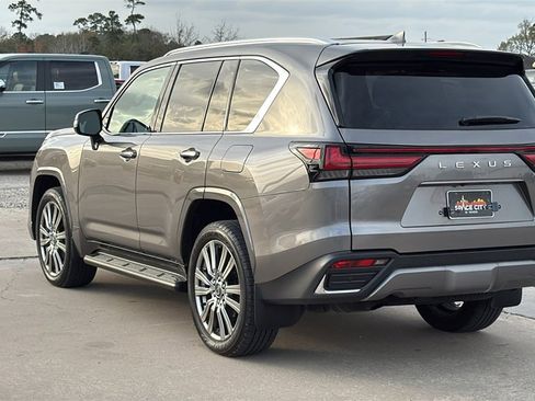 Used 2024 Lexus LX 600 4WD w/ Ultra Luxury Package image 4