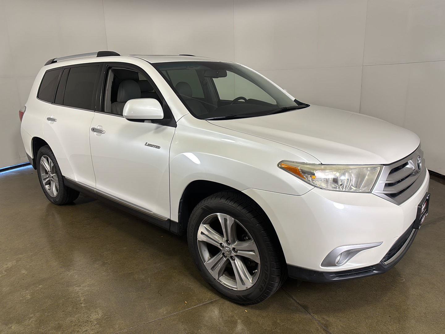 Used 2012 Toyota Highlander Limited w/ Tow Pkg AWD/4WD image 9