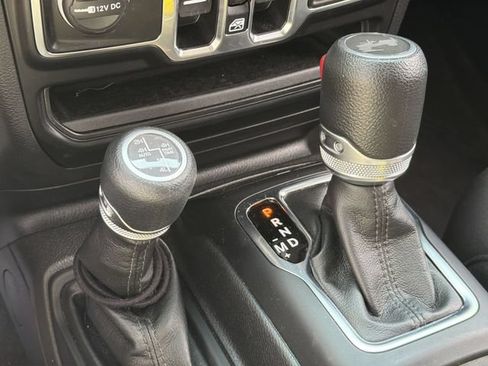Used 2023 Jeep Wrangler Unlimited w/ Cold Weather Group AWD/4WD image 15
