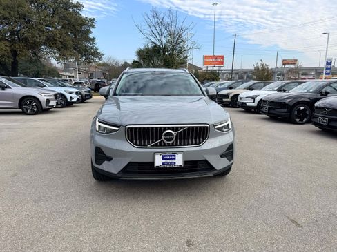 Certified 2025 Volvo XC40 B5 Core image 8