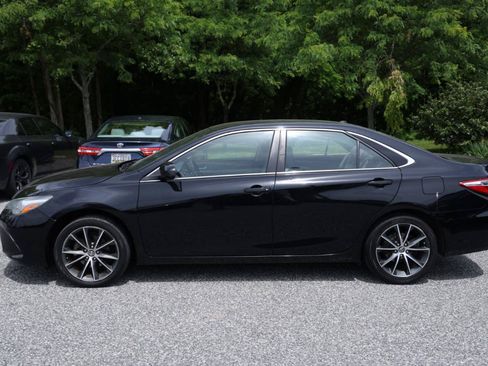 Used 2017 Toyota Camry XSE FWD image 6