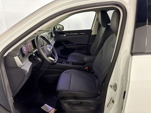 New 2026 Volkswagen Tiguan SE AWD/4WD image 11