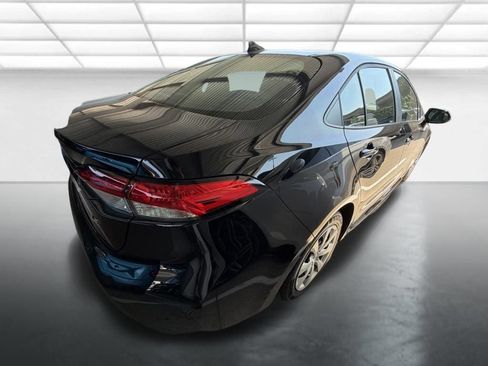 Used 2025 Toyota Corolla LE FWD image 2
