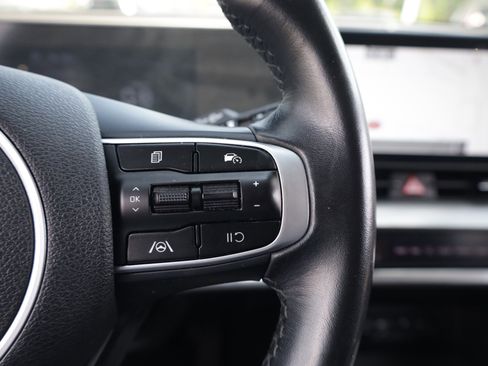 Used 2024 Kia Sportage EX FWD image 21
