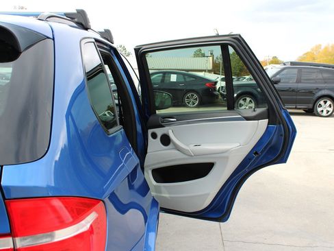 Used 2010 BMW X5 M image 39