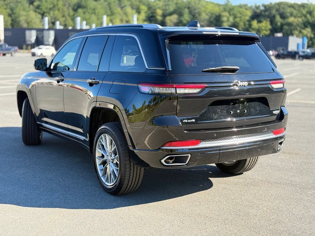 Used 2023 Jeep Grand Cherokee Summit AWD/4WD image 4