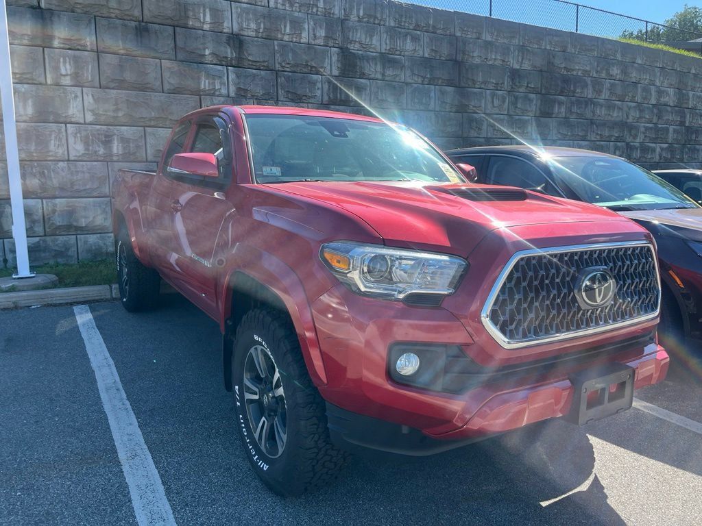 Used 2019 Toyota Tacoma TRD Sport AWD/4WD image 2