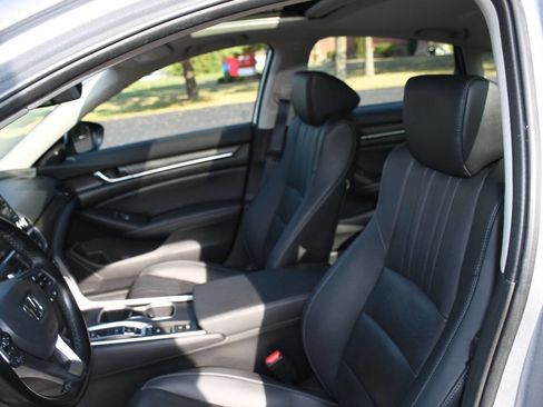 Used 2022 Honda Accord Touring image 12