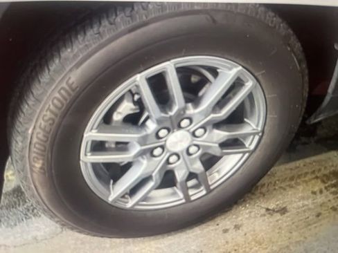 Used 2025 GMC Acadia Elevation FWD image 2