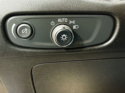 Used 2018 Chevrolet Malibu LT image 12