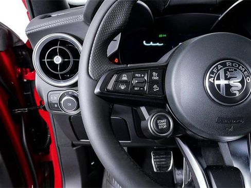 New 2025 Alfa Romeo Stelvio Sprint image 9