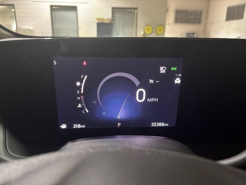 Used 2025 Buick Encore GX Preferred AWD/4WD image 38