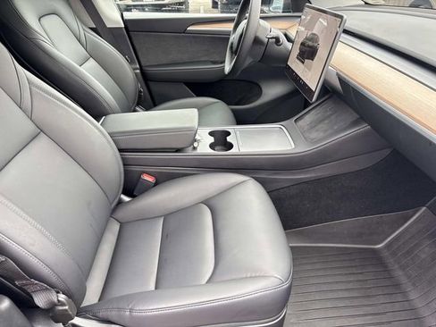 Used 2025 Tesla Model Y Long Range image 23