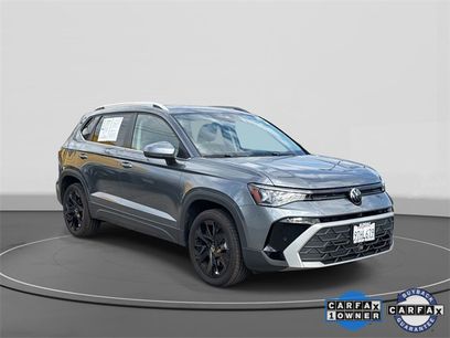 Certified 2025 Volkswagen Taos SE w/ Panoramic Sunroof Package