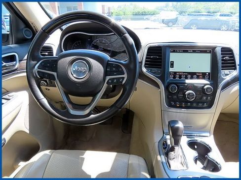 Certified 2018 Jeep Grand Cherokee Overland AWD/4WD image 11