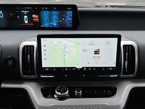 New 2025 Ford Expedition Active image 14