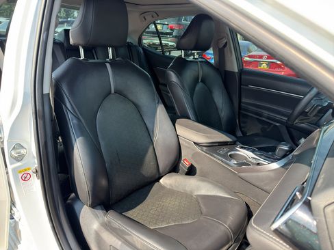 Used 2018 Toyota Camry XSE FWD image 19