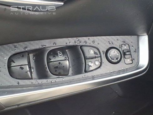Used 2025 Nissan Sentra SR w/ SR Premium Package FWD image 34