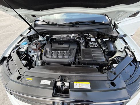 Used 2024 Volkswagen Tiguan SE R-Line FWD image 35