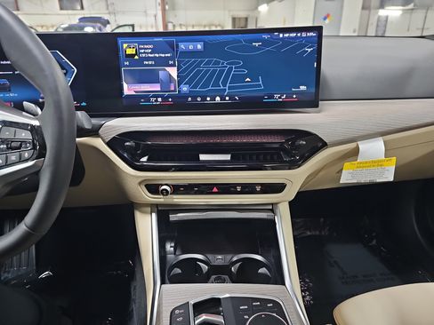 Certified 2025 BMW 330i Sedan w/ Premium Package image 21