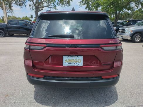 Used 2023 Jeep Grand Cherokee Limited w/ Black Appearance Package RWD image 7