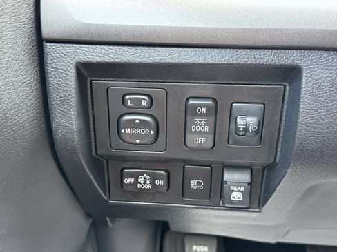 Used 2019 Toyota Tundra SR5 w/ TRD Off Road Package AWD/4WD image 20