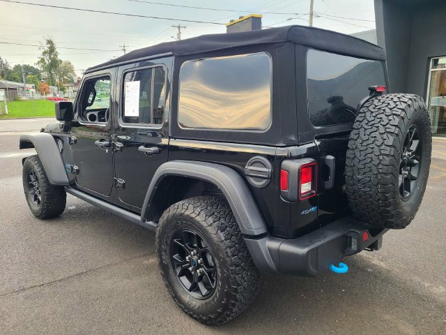 Used 2024 Jeep Wrangler Unlimited AWD/4WD image 9