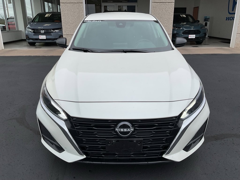 Used 2025 Nissan Altima 2.5 SV AWD/4WD image 2
