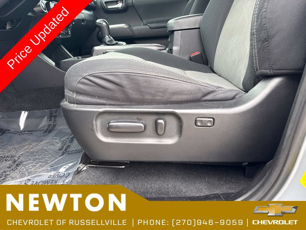 Used 2021 Toyota Tacoma TRD Sport AWD/4WD image 13