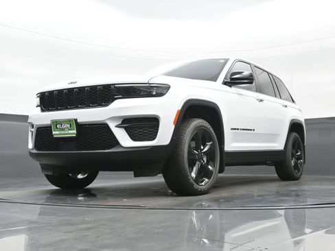 New 2025 Jeep Grand Cherokee Altitude image 11