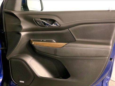 Used 2023 GMC Acadia SLE w/ Driver Convenience Package image 26