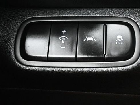 Used 2022 Hyundai Venue SEL FWD image 24