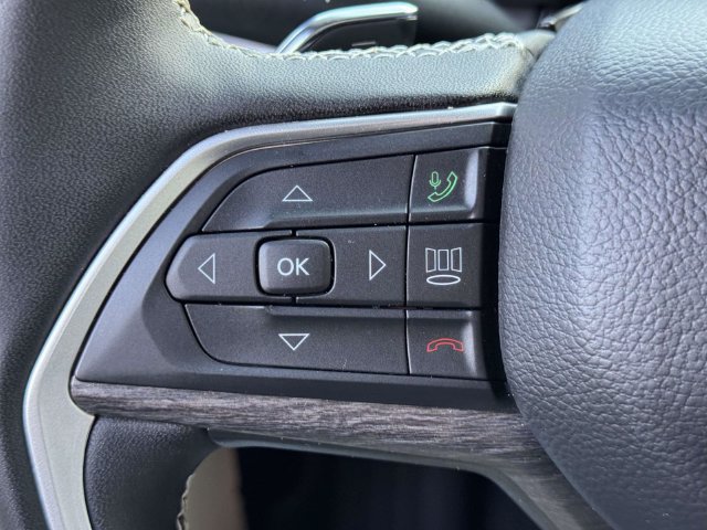 Used 2024 Jeep Grand Cherokee Limited AWD/4WD image 19
