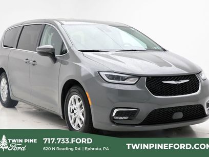 Used 2023 Chrysler Pacifica Touring-L
