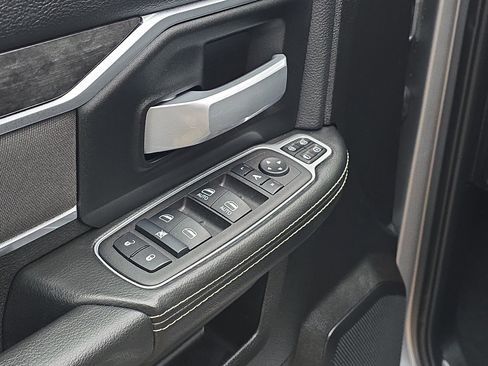 Used 2024 RAM 2500 Big Horn w/ Safety Group image 8