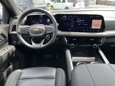 Used 2025 Chevrolet Tahoe LT AWD/4WD image 12