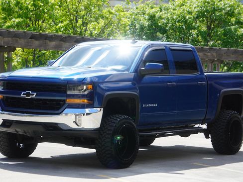Used 2017 Chevrolet Silverado 1500 LT w/ All Star Edition AWD/4WD image 4