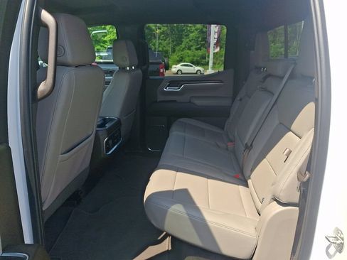 Used 2024 GMC Sierra 1500 SLT w/ SLT Convenience Package AWD/4WD image 11